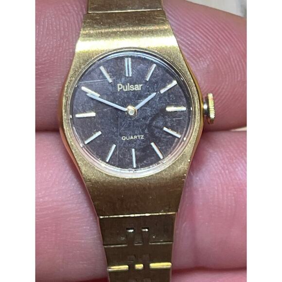 Vintage pulsar quartz gold tone wrist watch. sleek. classic. untested. - Picture 3 of 11